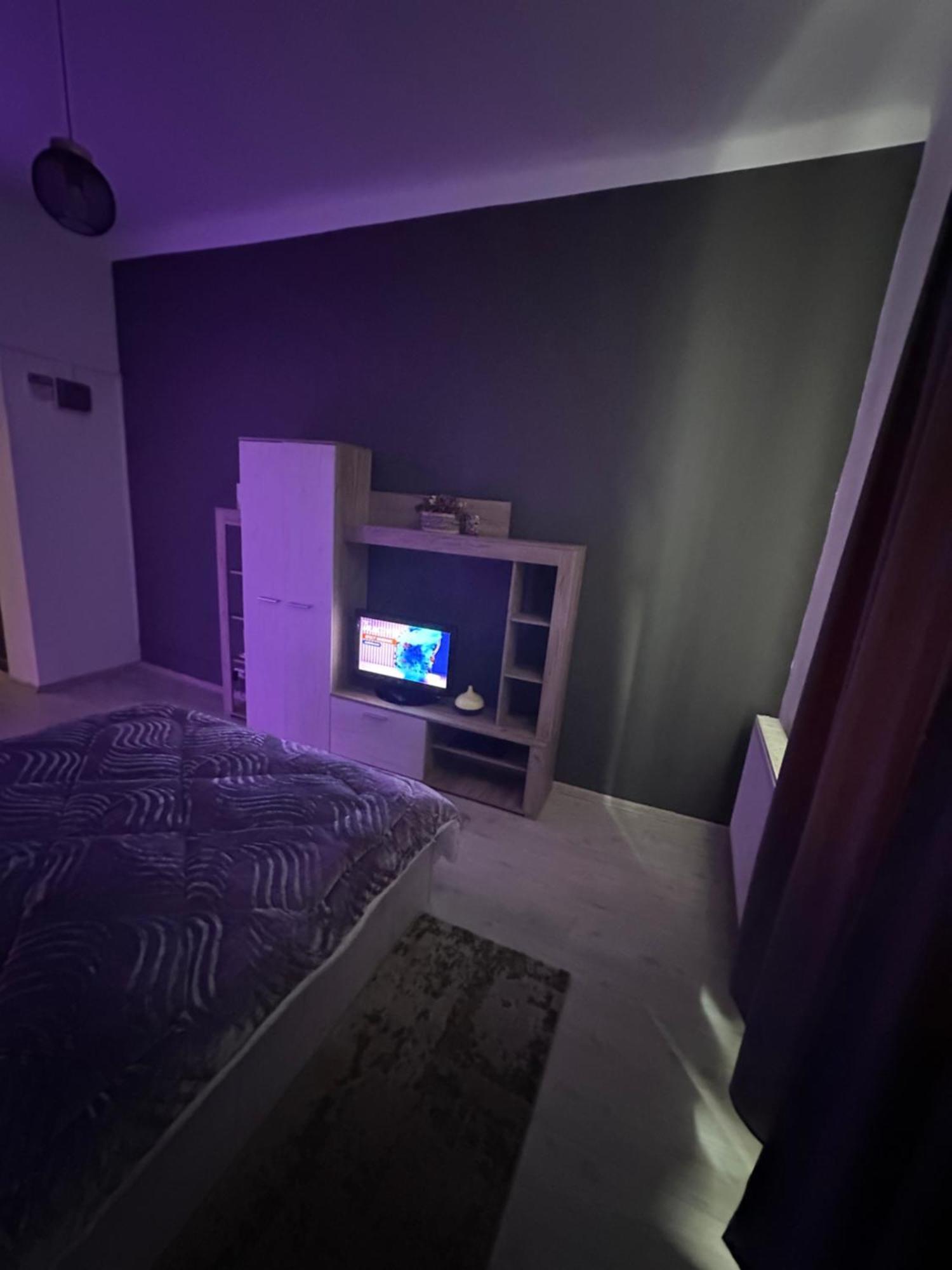 Economic Low Buget Downtown Studio Tiny Home On Street Piata Amzei บูคาเรสต์ ภายนอก รูปภาพ